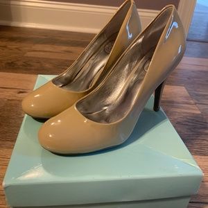 Never worn Jessica Simpson patent heels